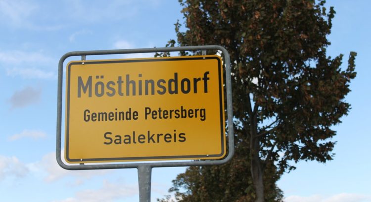 Ortscheingangsschild Mösthinsdorf